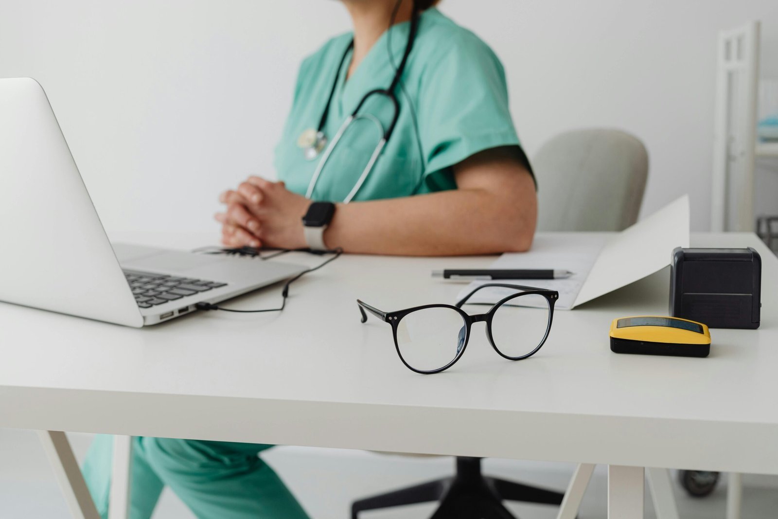 Medica en escritorio